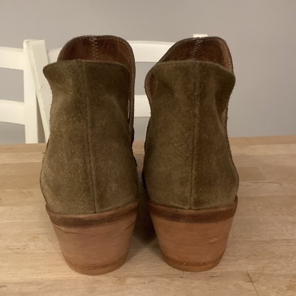 Garnet Hill Olive Green Suede Whipstitch Ankle Boots Made in Italy Size 8 - Picture 5 of 8